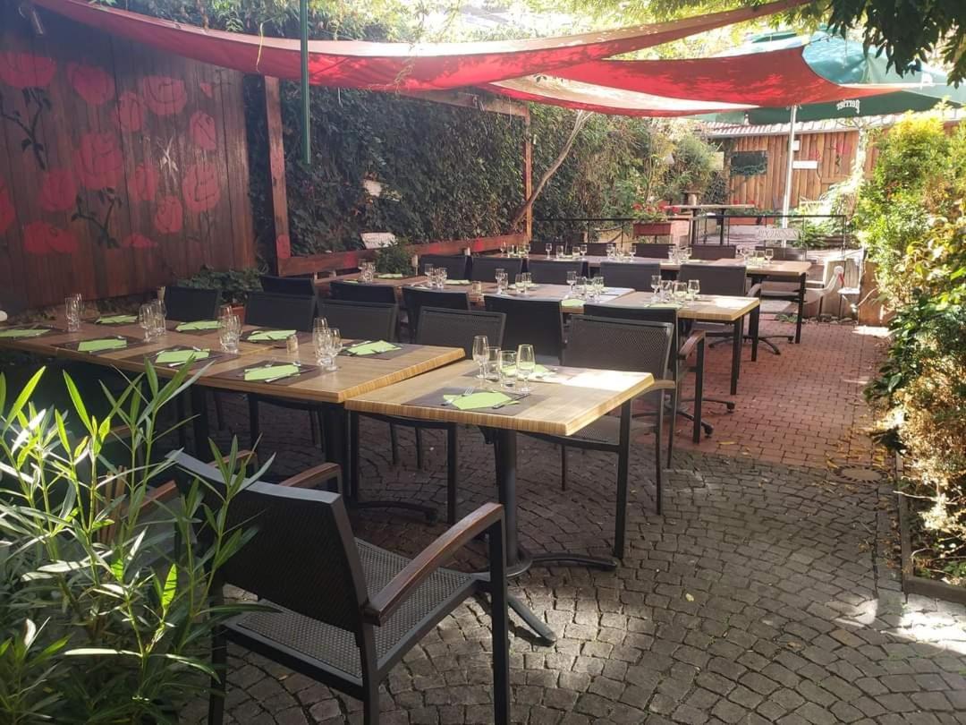 Hôtel Restaurant Aux Deux Roses  Neuf-Brisach Exterior foto